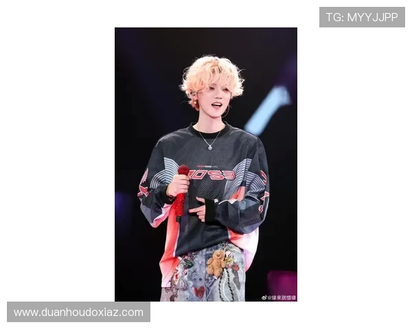 鹿晗的扭帽撩妹法则：小棒球帽的魅力密码(1)